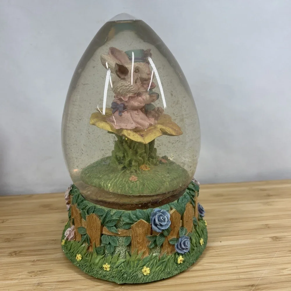 Vintage 1992 Mercuries Easter Bunny Musical Snow‎ Water Globe. Large 9